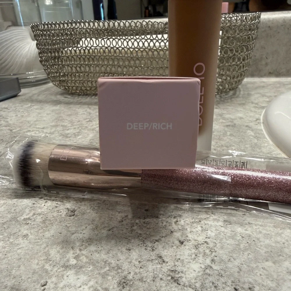 Doll 10 Super Coverage Serum Makeup with Brush - Pink and Brown